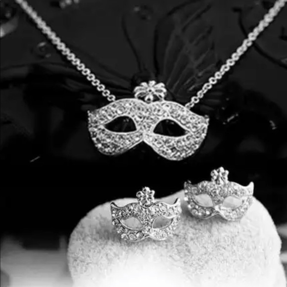 Jewelry - 𝕙𝕡! Silver Rhinestone Mask Necklace Set